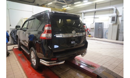 Защита заднего бампера Toyota Land Cruiser 150 (2009- /2014-/2017-) (уголки) d70/42 на Toyota Land Cruiser Prado 150 (2013-2017) 
