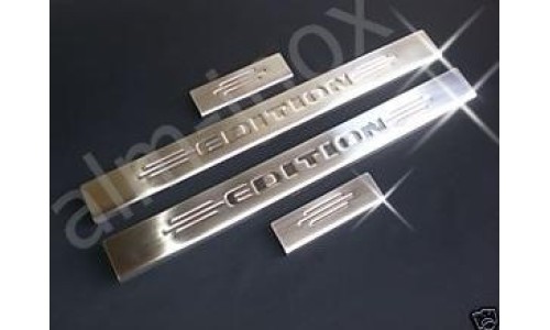 Накладки на внутренние пороги с логотипом 