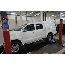 Пороги алюминиевые (Sapphire Silver) Toyota HiLux (2012-2015)