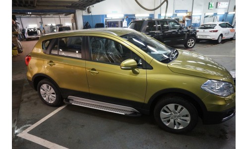 Пороги алюминиевые (Sapphire Silver) Suzuki SX4 (2014-) на Suzuki SX4 (2014-) 