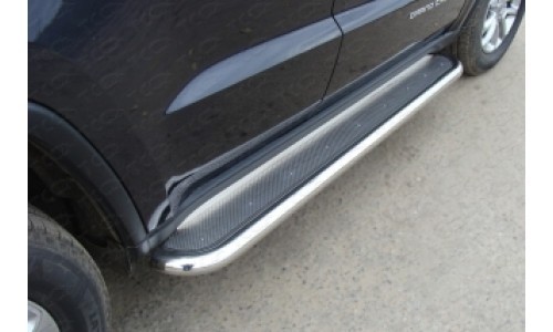 Пороги с площадкой (нерж. лист) 60,3 мм код GRCHER13-09 на Jeep Grand Cherokee (2014-2016) 