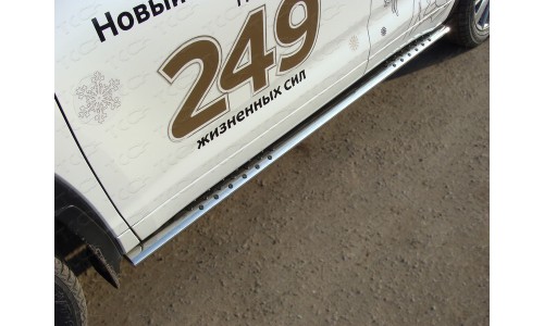 Пороги овальные с проступью 75х42 мм код TOYHIGHL14-11 на Toyota Highlander (2014-2016) 