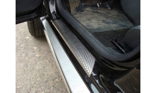 Накладки порогов (лист декоративный) код NISTER14-16 на Nissan Terrano (2014-) 