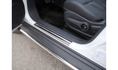 Накладки на пороги (лист зеркальный) код NISJUK2WD14-11 на Nissan Juke (2014-) 