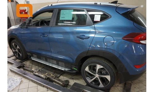 Пороги алюминиевые (Sapphire Silver) Hyundai Tucson (2015-) / Kia Sportage (2016-) на Hyundai Tucson (2015-2018) 