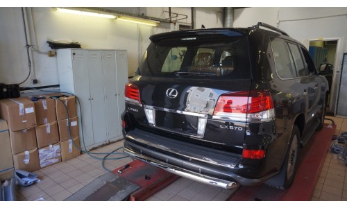 Защита заднего бампера Lexus LX570 Sport (2014-2015) (одинарная) d 76 на Lexus LX570 Sport (2014-2015) 