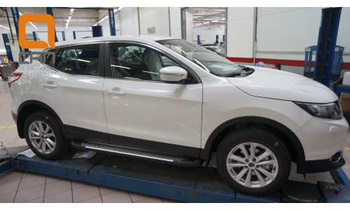 Пороги алюминиевые (Sapphire Silver) Nissan Qashqai (Ниссан Кашкай) (2014-) на Nissan Qashqai (2014-) 