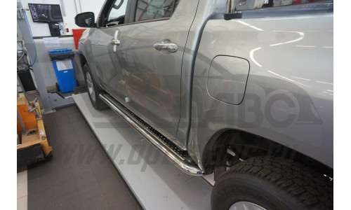 Пороги нержавеющая труба с листом C2 d60mm Toyota Hilux (2015-) на Toyota Hilux Revo (2015-) 