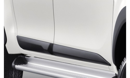 Молдинги боковых дверей, (к-т 4 шт),черные, TOYOTA HILUX Revo, 2015- на Toyota Hilux Revo (2015-) 
