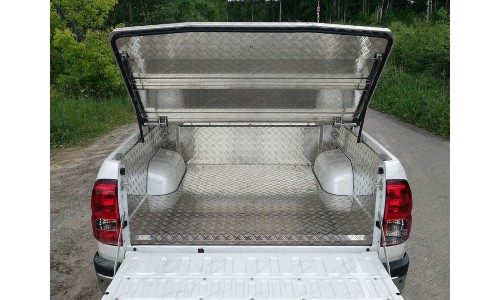 Защитный алюминиевый вкладыш в кузов автомобиля (без борта) код TOYHILUX15-22 на Toyota Hilux Revo (2015-) 