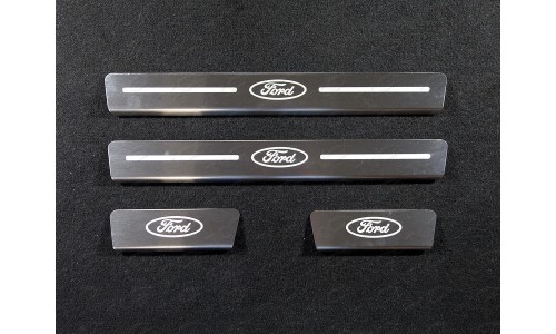 Накладки на пороги (лист зеркальный логотип Ford) код FORKUG17-09 на Ford Kuga (2016-) 