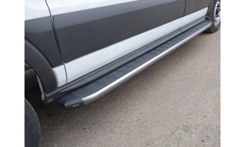 Порог алюминиевый с пластиковой накладкой (карбон серые) 2220 мм (правый) код FORTRAN16-05GR на Ford Transit (2016-) 