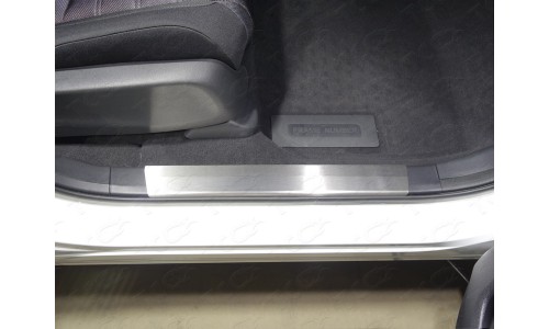 Накладки на пластиковые пороги (лист шлифованный) 2шт код HONCRV17-02 на Honda CR-V (2017-) 