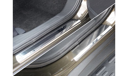 Накладки на пороги (лист зеркальный) код MITOUT15-23 на Mitsubishi Outlander (2015-) 