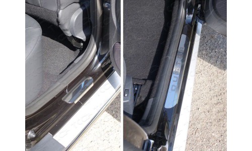 Накладки на пороги (лист зеркальный надпись Duster) код RENDUST15-20 на Renault Duster (2015-) 