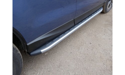 Пороги алюминиевые с пластиковой накладкой (карбон серебро) 1720 мм код SUBFOR16-06SL на Subaru Forester (2016-) 