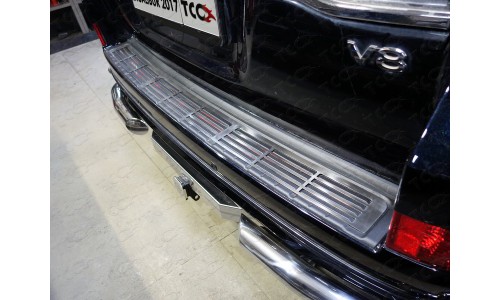 Накладка на задний бампер (лист шлифованный) код TOYLC200EXCAL17-18 на Toyota Land Cruiser 200 (Executive,Excalibur) (2016-) 