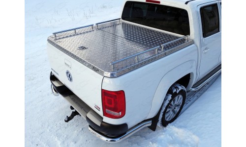 Накладки на задний бампер (лист шлифованный надпись Amarok) код VWAMAR17-50 на Volkswagen Amarok (2016-) 