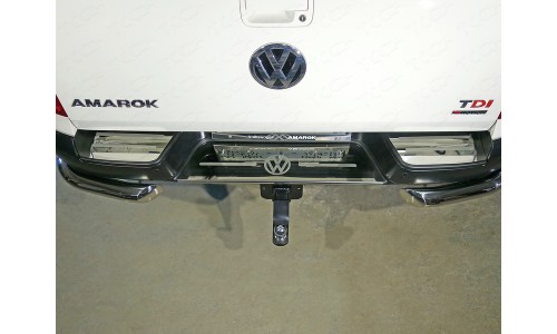 Накладки на задний бампер (лист зеркальный логотип Volkswagen) код VWAMAR17-53 на Volkswagen Amarok (2016-) 