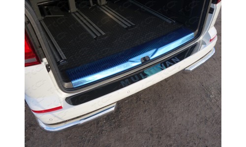 Накладка на задний бампер (лист зеркальный с надписью Multivan) код VWMULT15-20 на Volkswagen Multivan T6 (2016-) 