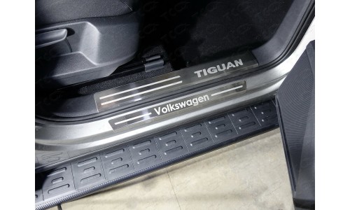 Накладки на пластиковые пороги (лист шлифованный надписьTiguan) 2шт код VWTIG17-27 на Volkswagen Tiguan (2017-) 