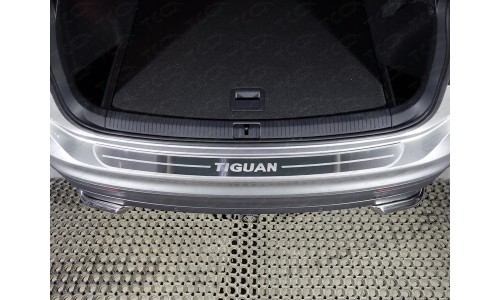 Накладка на задний бампер (лист шлифованный надписьTiguan) код VWTIG17-39 на Volkswagen Tiguan (2017-) 