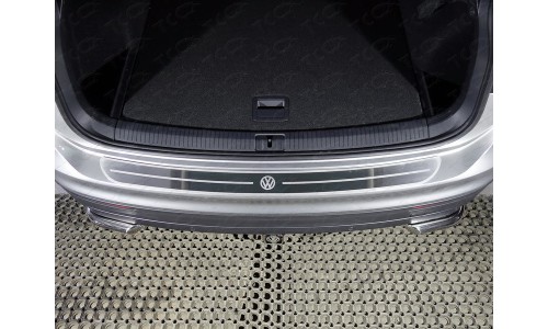 Накладка на задний бампер (лист шлифованный логотип VW) код VWTIG17-43 на Volkswagen Tiguan (2017-) 