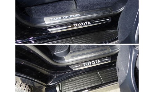 Накладки на пороги с гибом (лист зеркальный надпись Toyota) 4шт код TOYLC20015-31 на Toyota Land Cruiser 200 (2015-2019) 