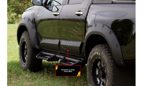 Молдинги на двери TOYOTA HILUX REVO (Шагрень) на Toyota Hilux Revo (2015-) 